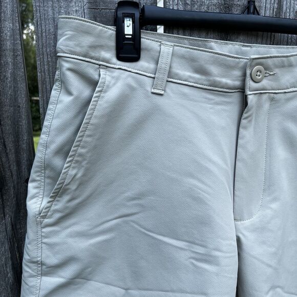 Under Armour Men's 32 UA Tech Stretch Khaki Golf Shorts Performance 1350071 - Picture 3 of 13